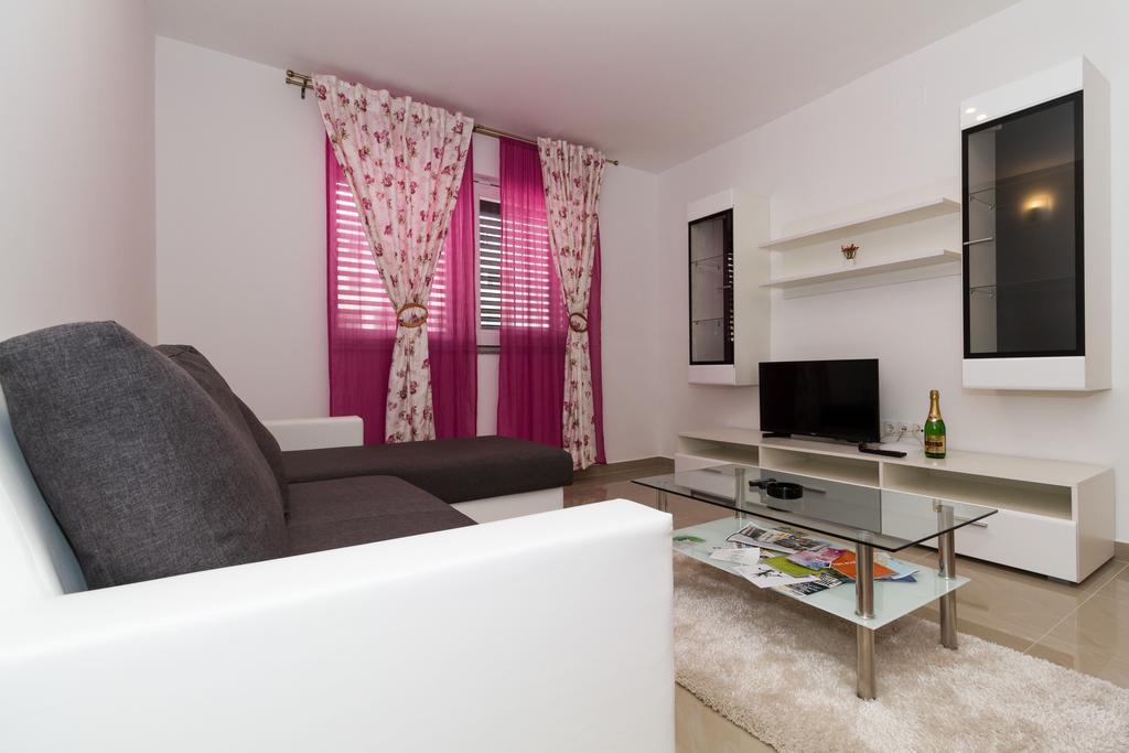 Apartments Villa-Ines Center Vodice Exterior foto